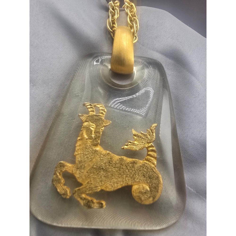Vintage Estate Capricorn Zodiac Necklace Gold Tone Lucite Rope Chain 30in